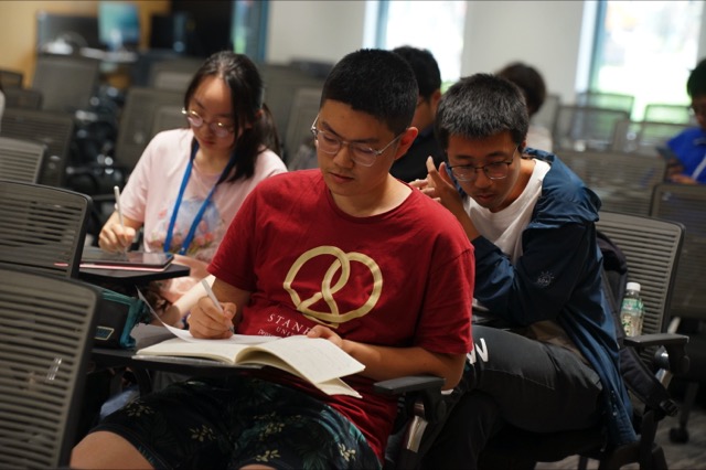Qiuzhen College students at the execises session