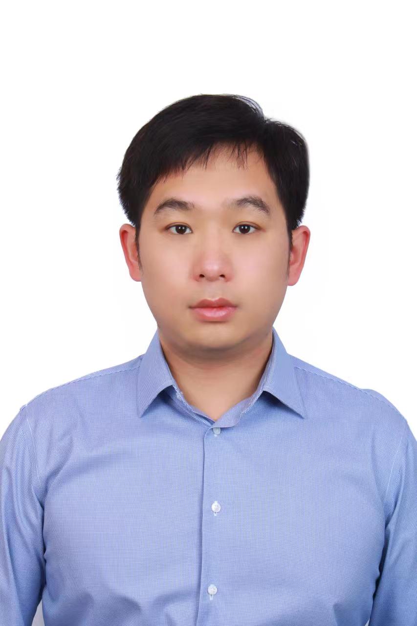行政人员 周严敦
